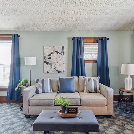 Niagara Falls Getaway- Perfect Place To Unwind Home
